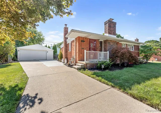 2nd image of 2440 Sherwood St, Trenton, MI 48183 | MLS# 61018411