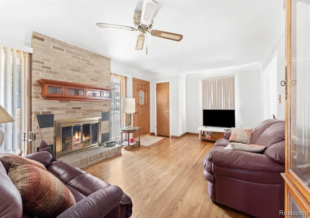 3rd image of 2440 Sherwood St, Trenton, MI 48183 | MLS# 61018411