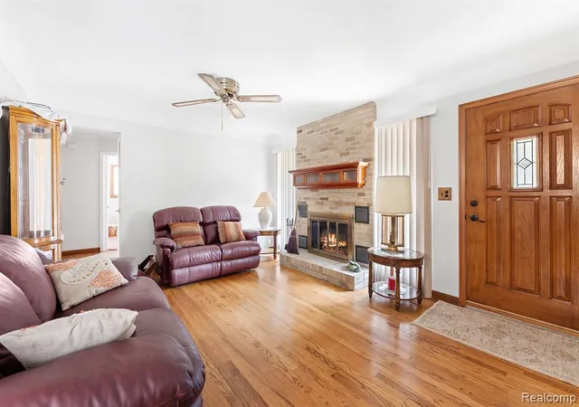 4th image of 2440 Sherwood St, Trenton, MI 48183 | MLS# 61018411