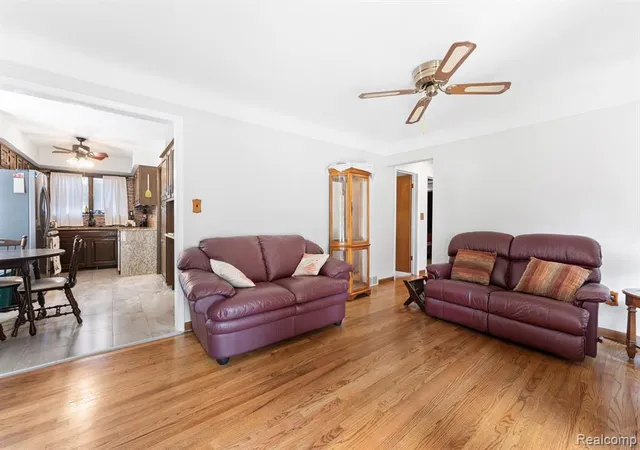 5th image of 2440 Sherwood St, Trenton, MI 48183 | MLS# 61018411