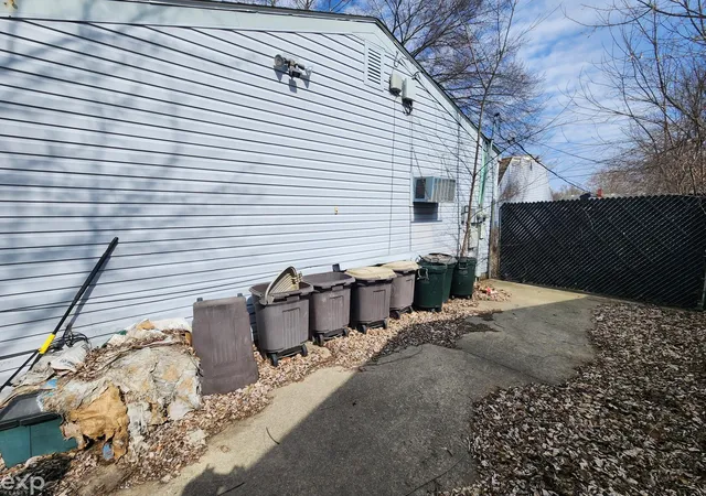 3rd image of 789 Gates Ave, Ypsilanti, MI 48198 | MLS# 50170372