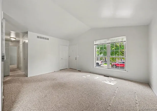 Photo 2 of Sale Pending at 3150 Hidden Ridge Dr, Waterford, MI 48328 2582 | MLS# 61025034 | Listing updated on 2026-08-30