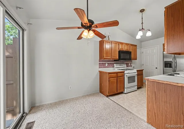 Photo 4 of Sale Pending at 3150 Hidden Ridge Dr, Waterford, MI 48328 2582 | MLS# 61025034 | Listing updated on 2026-08-30