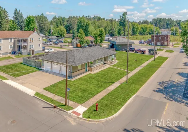 Homes for sale in Kingsford, MI | 1214 Woodward Ave, Kingsford, MI 49802 | MLS# 50214639