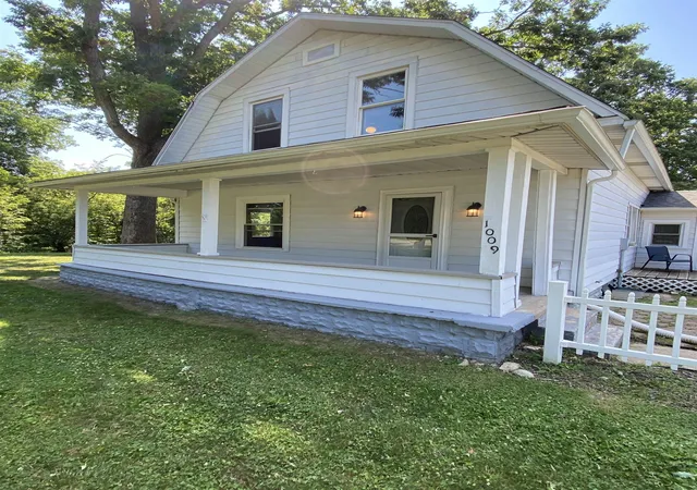 Homes for sale in Laingsburg, MI | 1009 Grand River Rd, Laingsburg, MI 48848 | MLS# 50214310