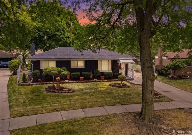 1st image of 32504 Wareham Dr, Warren, MI 48092 | MLS# 61015400