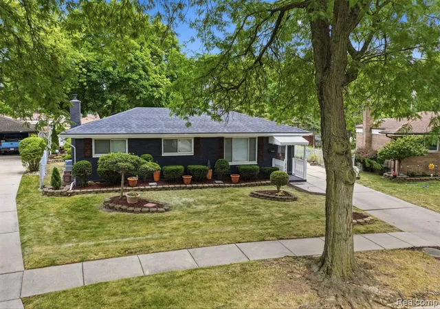 2nd image of 32504 Wareham Dr, Warren, MI 48092 | MLS# 61015400
