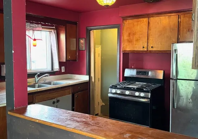 Photo 4 of Single family home for sale at 1211 Washtenaw Ave, Ypsilanti, MI 48197 | MLS# 70487840 | Listing updated on 2025-10-03