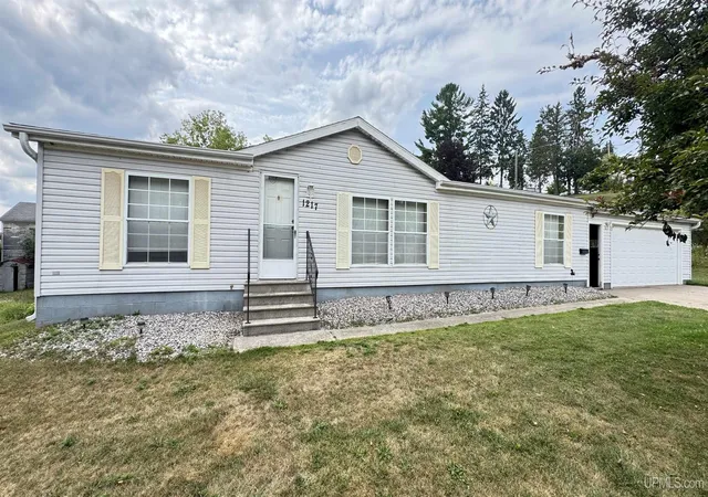 Photo 1 of Single family home for sale at 1217 Bluff St, Norway, MI 49870 | MLS# 50217538 | Listing updated on 2026-09-30