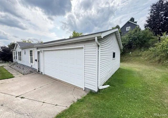 Photo 2 of Single family home for sale at 1217 Bluff St, Norway, MI 49870 | MLS# 50217538 | Listing updated on 2026-09-30