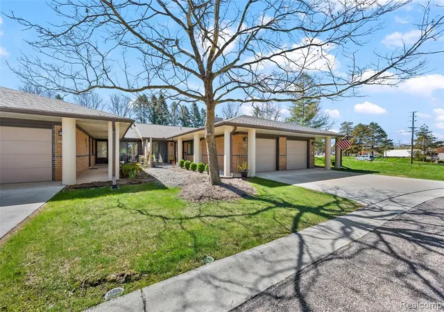 1st image of 985 Wexford Wy #34, Rochester Hills, MI 48307 | MLS# 61007405