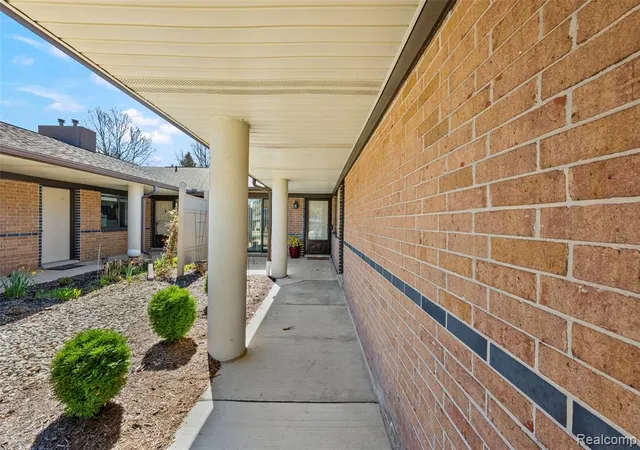 3rd image of 985 Wexford Wy, RochesterHillsCity_Oakland, MI 48307