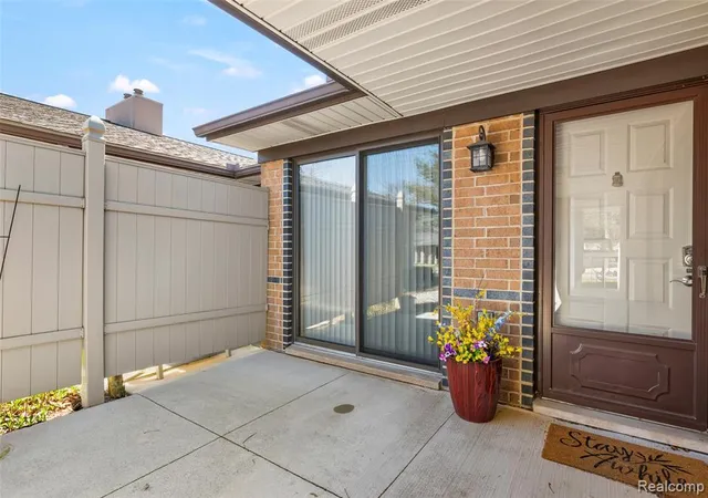 5th image of 985 Wexford Wy, RochesterHillsCity_Oakland, MI 48307