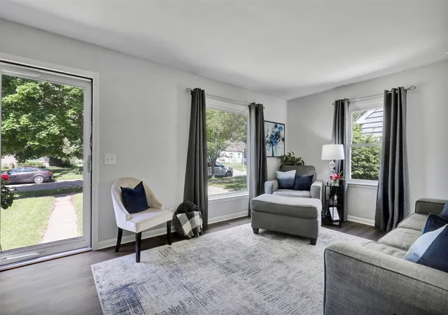 3rd image of 3201 Sablain Parkway Dr, Lansing, MI 48910 | MLS# 70539013