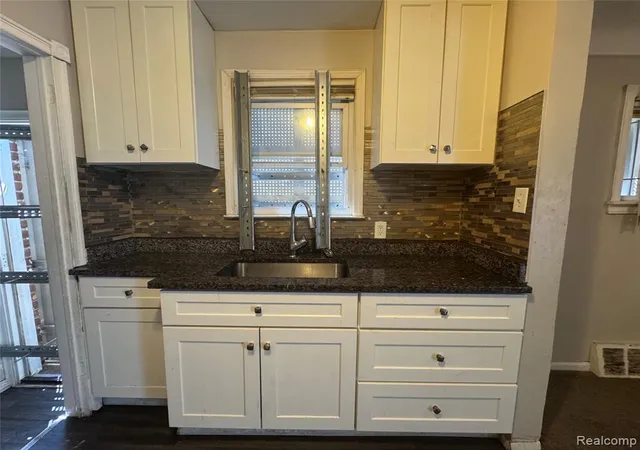 Photo 3 of Single family home for sale at 20452 Tracey St, Detroit, MI 48235 1571 | MLS# 61024381 | Listing updated on 2026-08-28