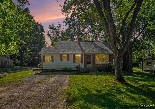 1st image of 6440 Riverdale Rd, Whitmore Lake, MI 48189 | MLS# 61018409
