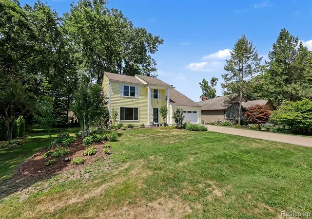 2nd image of 2557 Orbit Dr, Lake Orion, MI 48360 | MLS# 61018177