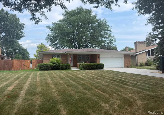 2nd image of 37660 Maas Dr, Sterling Heights, MI 48312 1950 | MLS# 61024286
