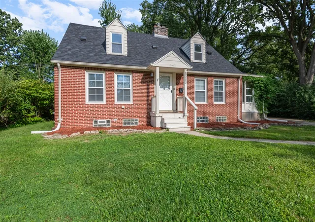 Photo 3 of Sale Pending at 28080 Pierce St, Southfield, MI 48076 | MLS# 70491380 | Listing updated on 2025-12-23