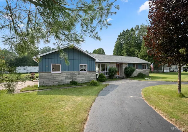 4th image of 4307 M Rd, Escanaba, MI 49829 | MLS# 50217097