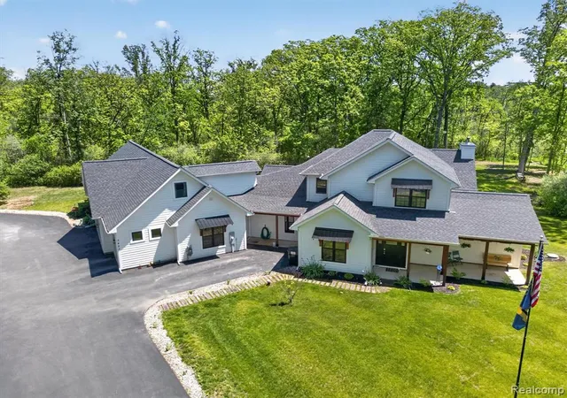 Homes for sale in Pinckney, MI | 3483 Windwheel Point Dr, Pinckney, MI 48169 | MLS# 60973131