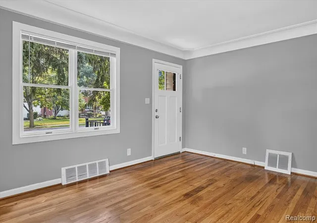 2nd image of 3225 N Altadena Ave, Royal Oak, MI 48073 | MLS# 61012969