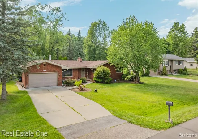3rd image of 2810 Walbridge Rd, Rochester Hills, MI 48307 | MLS# 61010291