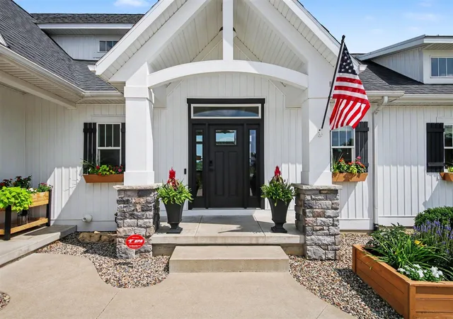 Photo 3 of Sale Pending at 2178 Byron Shrs Dr, Byron Center, MI 49315 | MLS# 70550342 | Listing updated on 2026-08-19