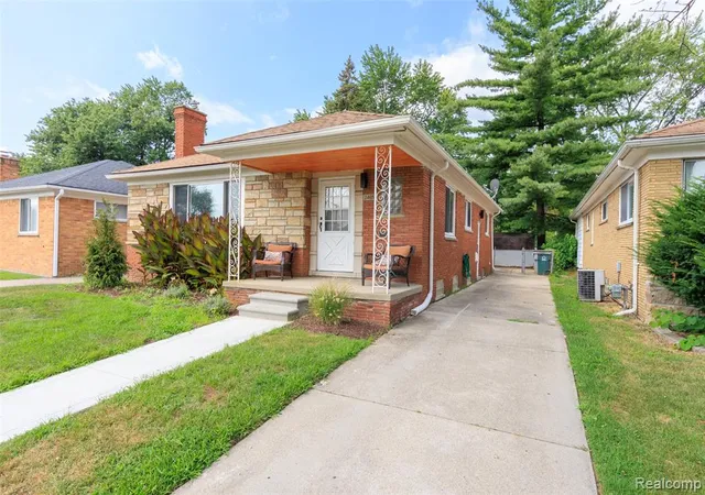 Photo 2 of Single family home for sale at 24091 Eastwood St, Oak Park, MI 48237 2001 | MLS# 61014112 | Listing updated on 2026-09-06