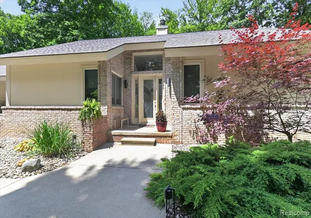 Homes for sale in Fenton, MI | 5388 Hartland Rd, Fenton, MI 48430 | MLS# 61005948