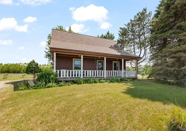Homes for sale in Manchester, MI | 17721 Pleasant Lake Rd, Manchester, MI 48158 | MLS# 50214429