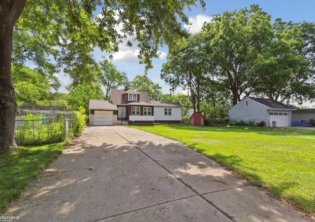 Photo 2 of Sale Pending at 27144 Barkman St, Roseville, MI 48066 | MLS# 50187221 | Listing updated on 2025-11-14