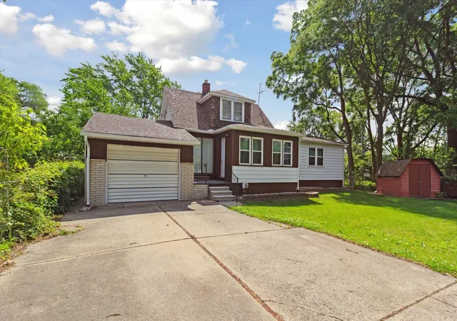 Photo 4 of Sale Pending at 27144 Barkman St, Roseville, MI 48066 | MLS# 50187221 | Listing updated on 2025-11-14