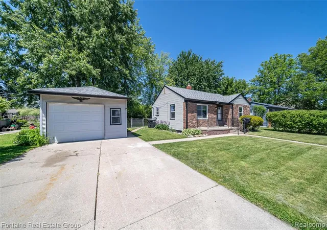 Homes for sale in Livonia, MI | 15165 Garden St, Livonia, MI 48154 | MLS# 60998368