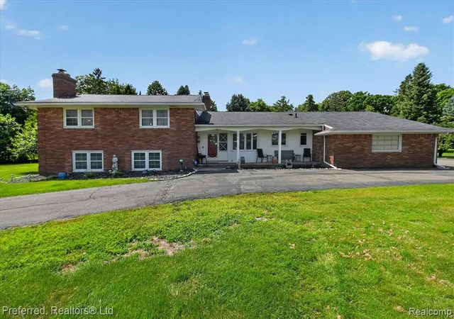 Photo 3 of Single family home for sale at 22519 Woodrising Ln, Farmington Hills, MI 48335 3872 | MLS# 61010461 | Listing updated on 2026-09-14