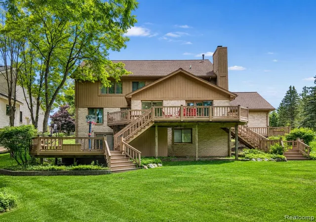 Homes for sale in Farmington Hills, MI | 31250 Westwood Rd, Farmington Hills, MI 48331 1472 | MLS# 61003486