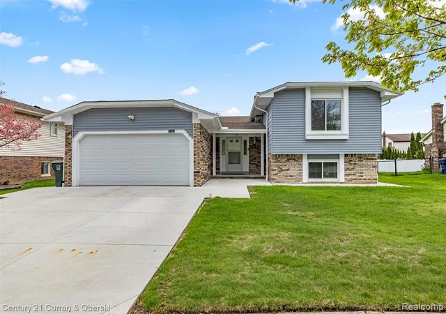 Homes for sale in Canton, MI | 45561 Edgewood Ct, Canton, MI 48187 | MLS# 61007433