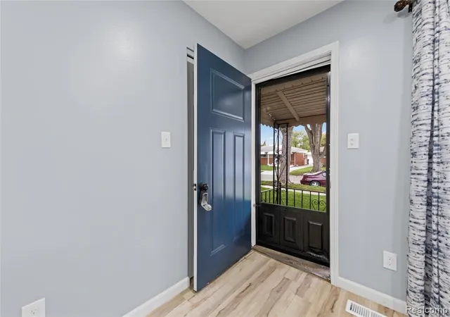 Photo 4 of Single family home for sale at 7218 Superior, Center Line, MI 48015 | MLS# 61024940 | Listing updated on 2026-08-27