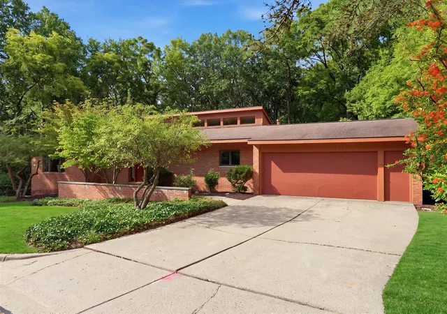 Photo 3 of Sale Pending at 17 Regent Dr, Ann Arbor, MI 48104 | MLS# 70554906 | Listing updated on 2026-09-01