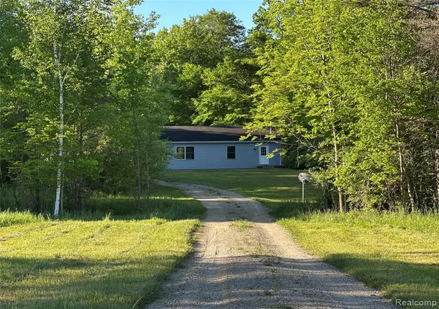 Homes for sale in Imlay City, MI | 6250 Stine Rd, Imlay City, MI 48444 | MLS# 60998130