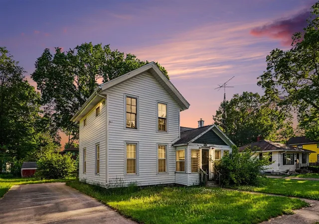 Homes for sale in Vicksburg, MI | 307 E State St, Vicksburg, MI 49097 | MLS# 70537457
