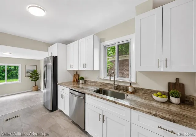 Homes for sale in Oak Park, MI | 21681 Sussex St, Oak Park, MI 48237 | MLS# 61005651