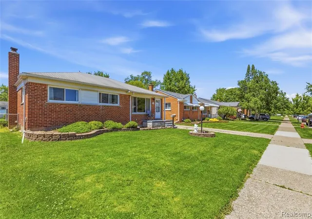 Homes for sale in Garden City, MI | 529 Cardwell St, Garden City, MI 48135 | MLS# 60997220