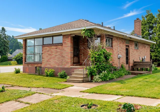 Homes for sale in Ishpeming, MI | 802 Palms Ave, Ishpeming, MI 49849 | MLS# 50213274