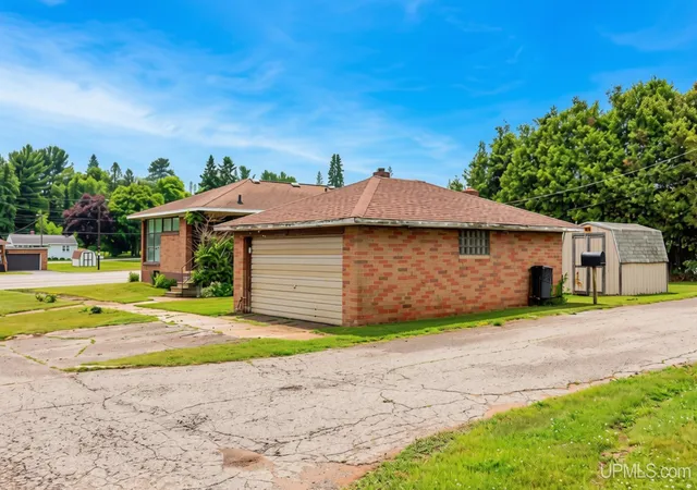 Photo 3 of Single family home for sale at 802 Palms Ave, Ishpeming, MI 49849 | MLS# 50213274 | Listing updated on 2026-08-30