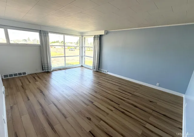 Photo 4 of Single family home for sale at 802 Palms Ave, Ishpeming, MI 49849 | MLS# 50213274 | Listing updated on 2026-08-30