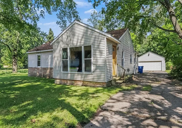 Photo 3 of Sale Pending at 1711 Colby Ave, Kalamazoo, MI 49004 | MLS# 70554023 | Listing updated on 2026-09-06
