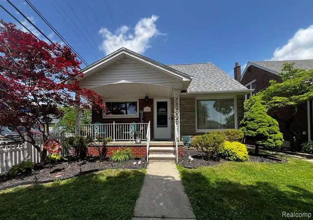 Homes for sale in Allen Park, MI | 15854 Englewood Ave, Allen Park, MI 48101 | MLS# 61007545