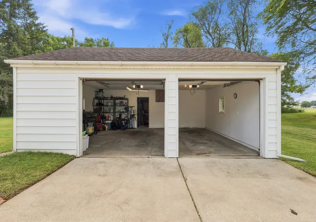 Homes for sale in Jackson, MI | 213 Peacock Walk, Jackson, MI 49202 | MLS# 50214033