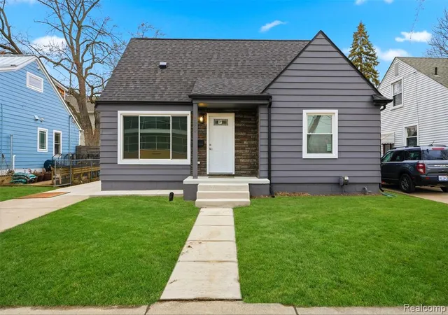Photo 2 of Single family home for sale at 3050 Catalpa Dr, Berkley, MI 48072 | MLS# 61020916 | Listing updated on 2026-09-01